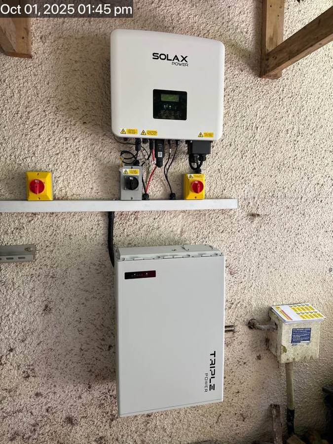 SolaX inverter and battery
